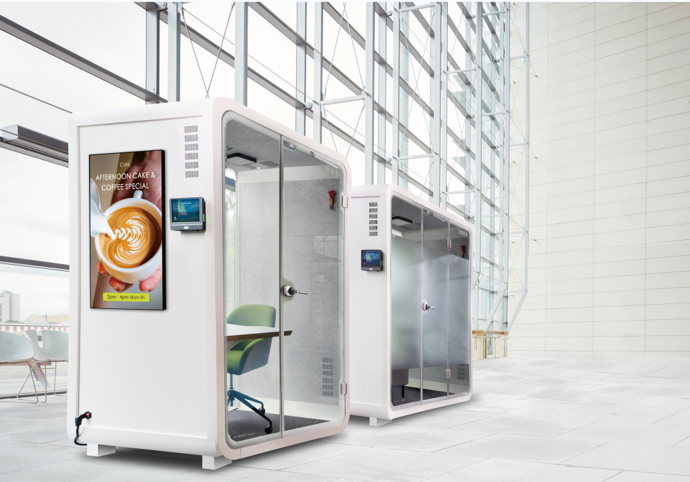 350vip8888新葡的京子公司达擎之智慧行动办公舱，采用PDLC智能调光玻璃设计，透过通电与断电的电流切换，呈现透明与雾面效果，具节能降耗特性并兼顾隐私，确保信息安全