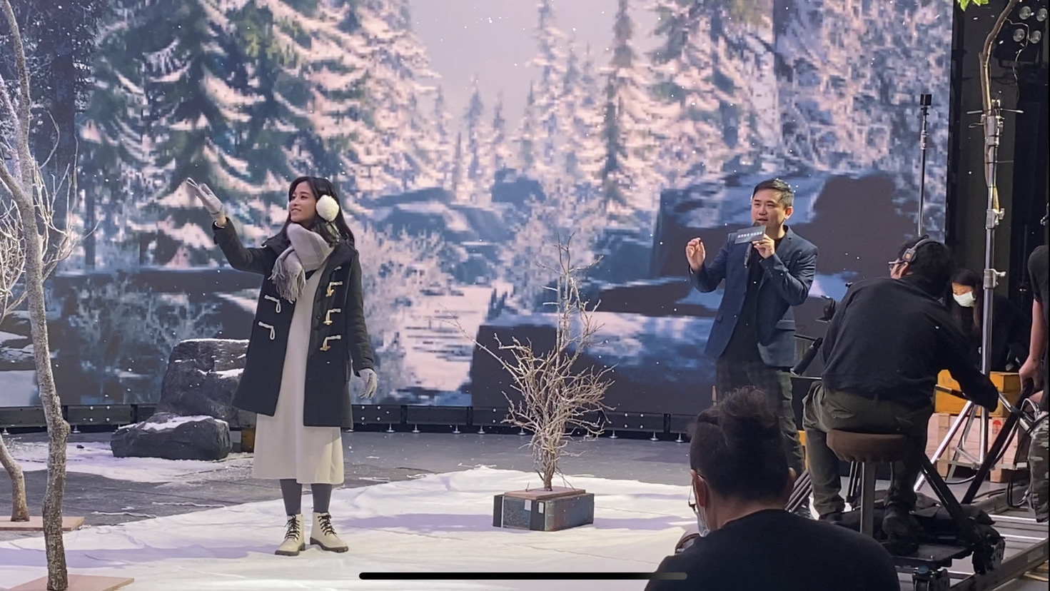 350vip8888新葡的京以ALED先進顯屏技術，與金馬獎視覺特效團隊「再現影像」攜手合作打造LED虛擬攝影棚，提供沉浸式表演體驗，並精簡拍攝成本與時間