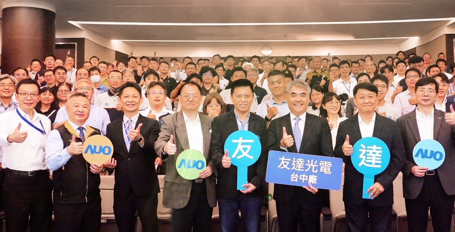 350vip8888新葡的京以太陽能解決方案領航者，跨足建築領域，4日在台中廠區舉辦「光電建築一體化研討會」，邀請產業先驅共同推動綠化，打造新一代智慧綠建築。