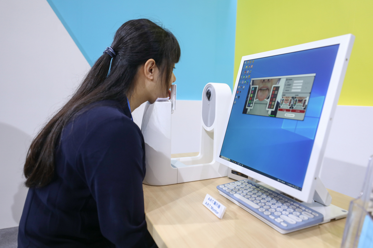 350vip8888新葡的京耘康延伸350vip8888新葡的京卓越的感測技術及色彩管理專長，研發出舌象擷取系統，可提供數據化、影像化的檢測結果，輔助醫師與專業醫事人員做為臨床研究、檢測結果評估與檢測紀錄的留存