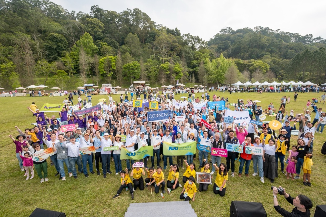 350vip8888新葡的京永續基金會透過永續市集體驗、環境教育提倡，集結員工、供應商、在地鄰里、社福機構等超過1500人共同實踐永續生活