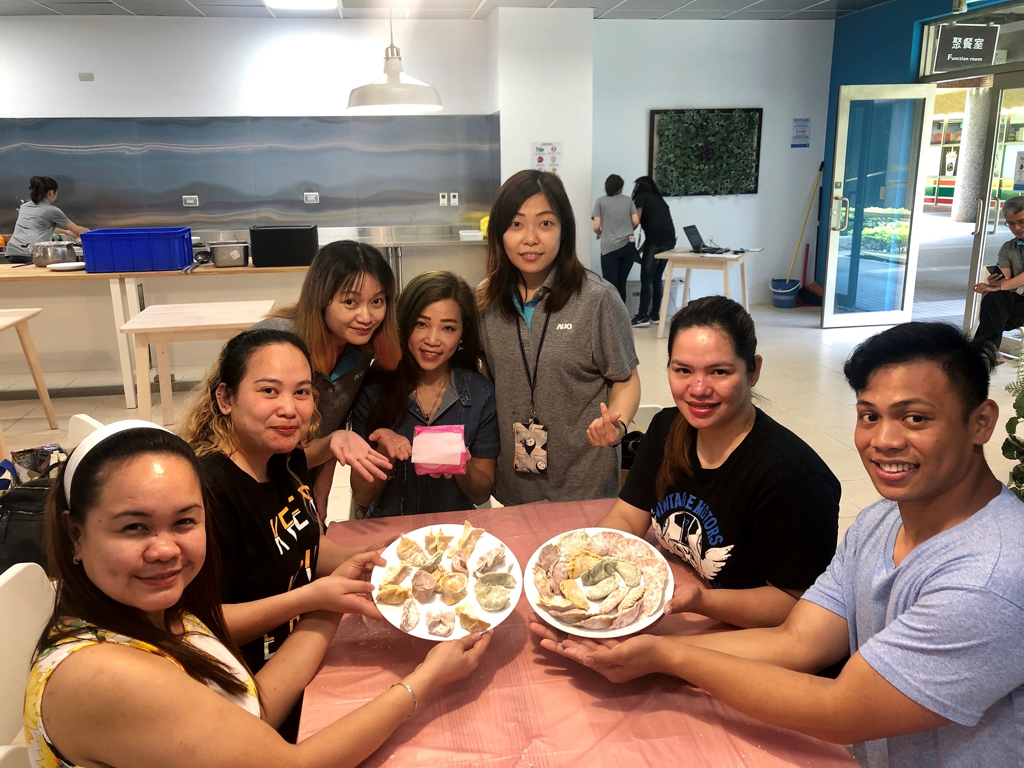 350vip8888新葡的京將DEI理念貫徹到企業文化和實踐，舉辦如台菲廚藝交流等活動，讓同仁了解彼此文化差異、培養情感