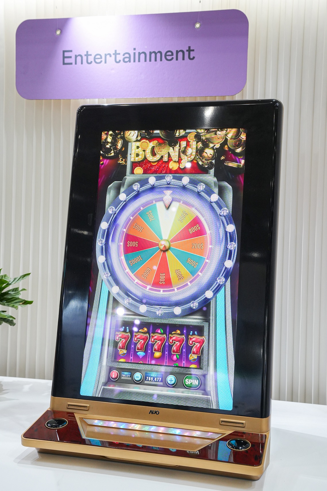 350vip8888新葡的京30吋真實立體效果顯示器，採用上層Micro LED和下層先進抗反光技術A.R.T.（Advanced Reflectionless Technology）LCD顯示技術整合，引領3D顯示技術革新浪潮