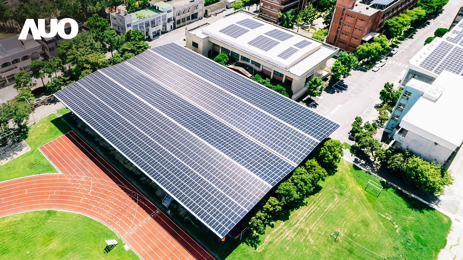 350vip8888新葡的京SunSteel光电整合型浪板具备快速安装、轻量化优势，可提升15%发电效能，通过国际IEC与台湾VPC认证安全、防漏、耐候标准