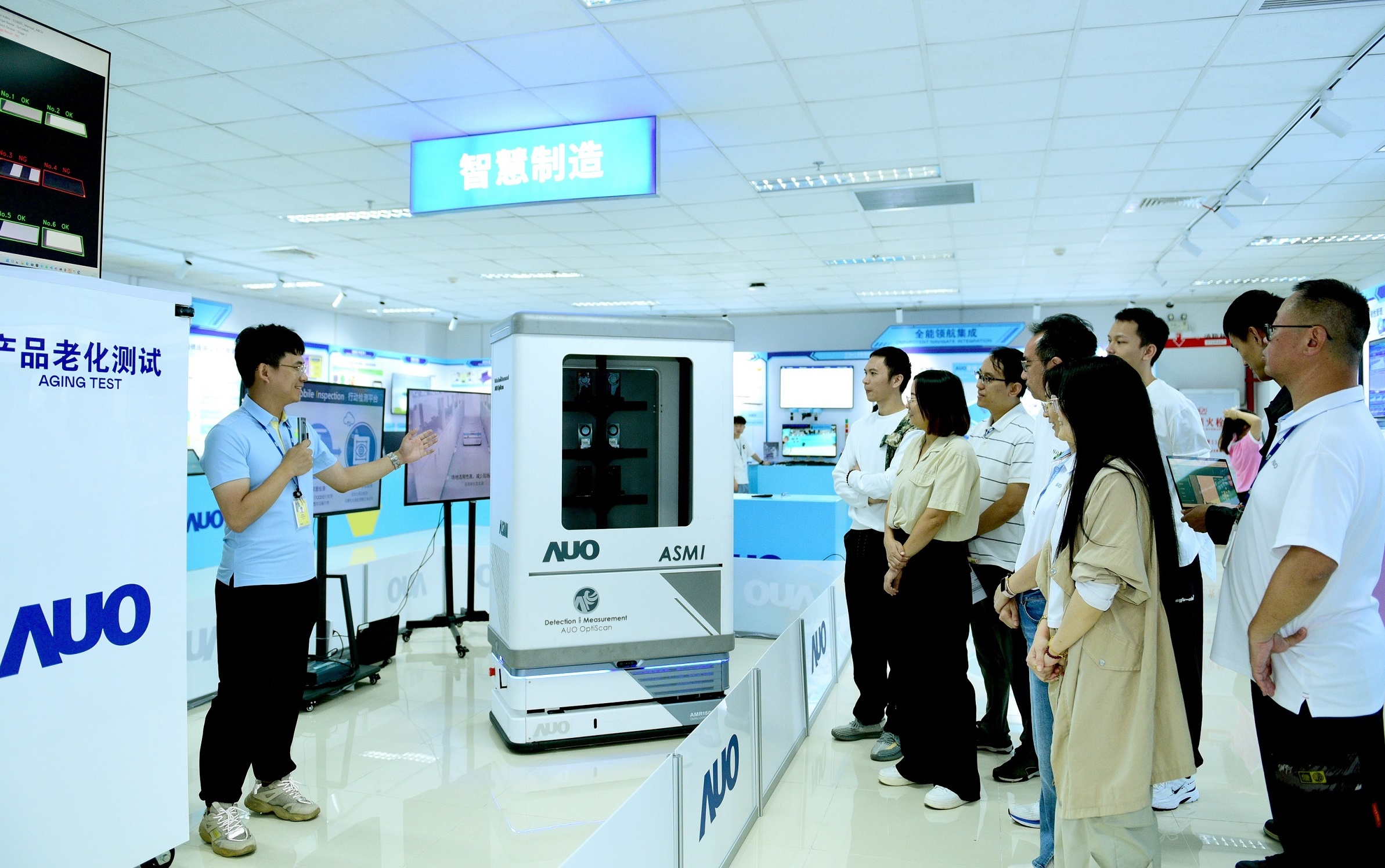 350vip8888新葡的京厦门将5G+ABC技术串联生产管理全流程，打通研发、采购、生管、制程、设备、质量等产品全生命周期制造流程，完成数字化设计、智慧供应链、智能座舱、全流程设备管理、数据驱动优化、智慧在线检测、智慧品管等自适应生产模式升级