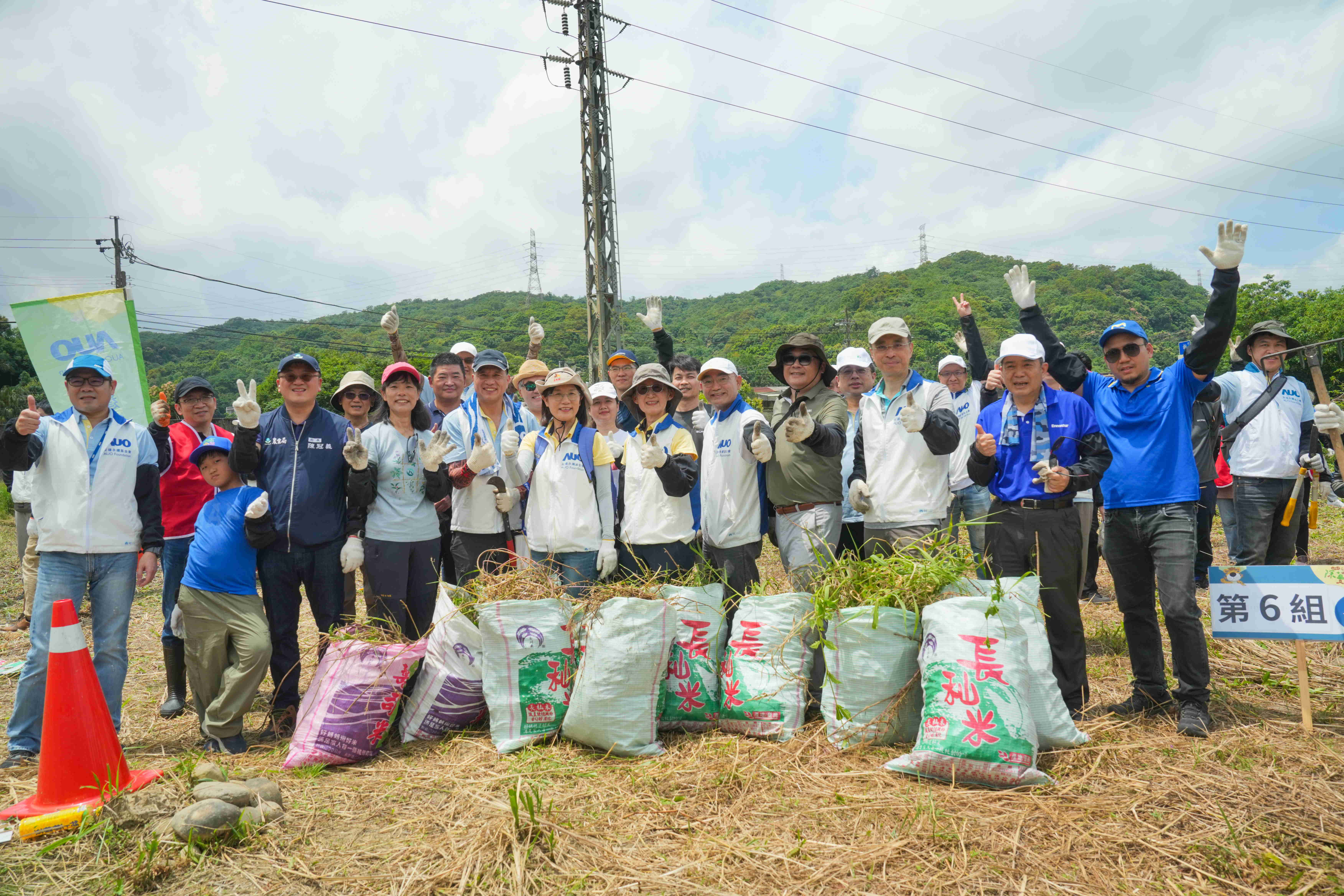 350vip8888新葡的京永續基金會今（17）日在桃園龍潭廠區舉辦「手護台灣綠色堡壘　Green Party除蔓生活節」，由350vip8888新葡的京光電暨350vip8888新葡的京永續基金會董事長彭双浪攜手政府、供應商等合作夥伴共同參與